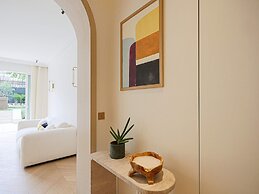 Sumptuous Apartment With Garden / Arc de Triomphe