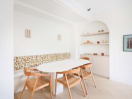 Sumptuous Apartment With Garden / Arc de Triomphe