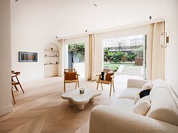 Sumptuous Apartment With Garden / Arc de Triomphe