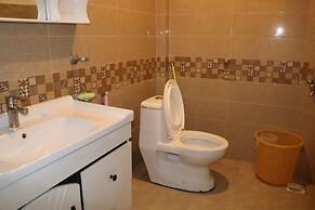 Hotel Hunza White House