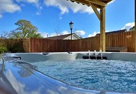 Cottage in Devon With Pool & Countryside Views
