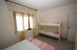Charming Apartment With AC, Garden and Parking