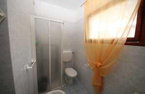 Charming Apartment With AC, Garden and Parking