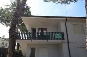 Charming Apartment With AC, Garden and Parking