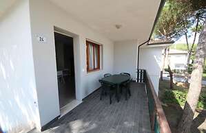 Charming Apartment With AC, Garden and Parking
