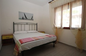 Charming Apartment With AC, Garden and Parking