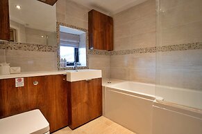 Cottage in Peak District With Scenic Views