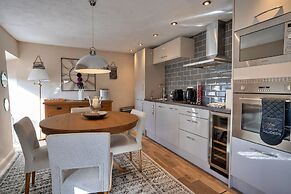 Cottage in Peak District With Scenic Views