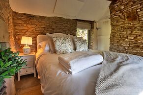 Cottage in Peak District With Scenic Views