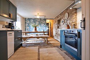 Cottage in Peak District With Scenic Views