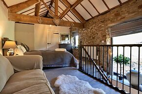 Cottage in Peak District With Scenic Views