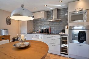 Cottage in Peak District With Scenic Views