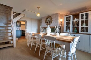 Cottage in Peak District With Scenic Views