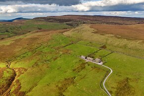Cottage in Peak District With Scenic Views