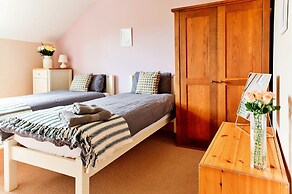 Spacious Cottage in Rhydyfelin, No Deposit