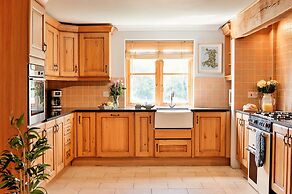 Spacious Cottage in Rhydyfelin, No Deposit