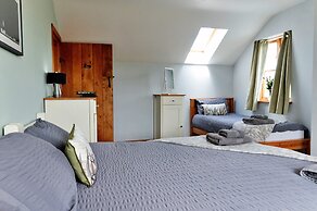 Spacious Cottage in Rhydyfelin, No Deposit