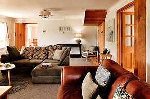 Spacious Cottage in Rhydyfelin, No Deposit