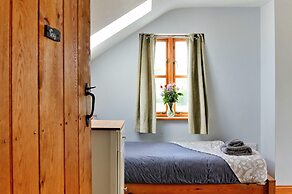 Spacious Cottage in Rhydyfelin, No Deposit