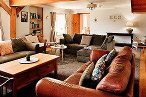Spacious Cottage in Rhydyfelin, No Deposit