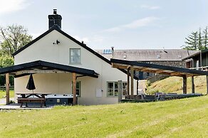 Spacious Cottage in Rhydyfelin, No Deposit