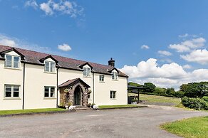Spacious Cottage in Rhydyfelin, No Deposit