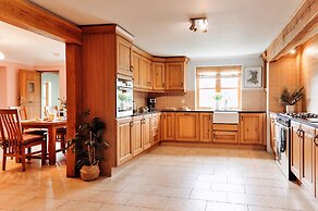 Spacious Cottage in Rhydyfelin, No Deposit