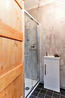 Spacious Cottage in Rhydyfelin, No Deposit