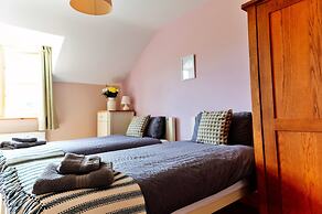 Spacious Cottage in Rhydyfelin, No Deposit