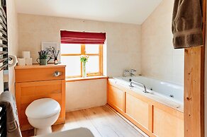 Spacious Cottage in Rhydyfelin, No Deposit