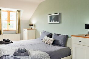 Spacious Cottage in Rhydyfelin, No Deposit