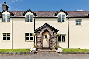 Spacious Cottage in Rhydyfelin, No Deposit