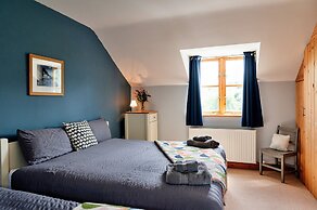 Spacious Cottage in Rhydyfelin, No Deposit