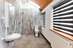 Spacious Cottage in Rhydyfelin, No Deposit