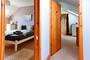 Spacious Cottage in Rhydyfelin, No Deposit
