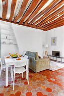 Charming 1BR Near Latin Quarter