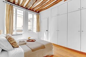 Charming 1BR Near Latin Quarter