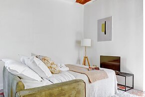 Charming 1BR Near Latin Quarter