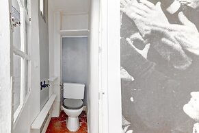 Charming 1BR Near Latin Quarter