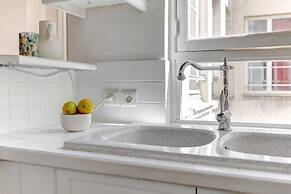 Charming 1BR Near Latin Quarter