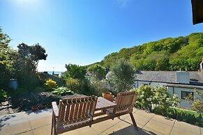 Cottage in Cawsand Near Sandy Beaches