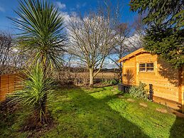 Pet-friendly Chalet in Surlingham, No Deposit