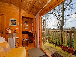 Pet-friendly Chalet in Surlingham, No Deposit