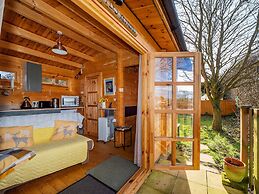 Pet-friendly Chalet in Surlingham, No Deposit