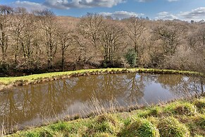 Shepherd's Hut in Devon by Scenic Lake