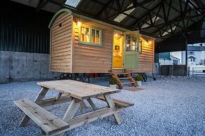 Shepherd's Hut in Devon by Scenic Lake