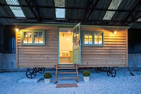 Shepherd's Hut in Devon by Scenic Lake