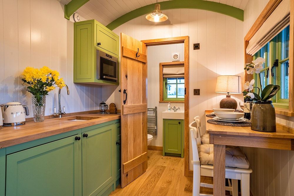 Shepherd's Hut in Devon by Scenic Lake