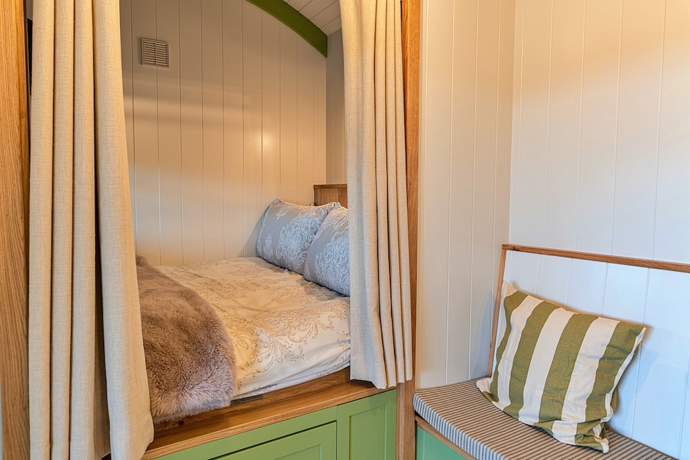 Shepherd's Hut in Devon by Scenic Lake