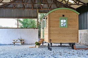 Shepherd's Hut in Devon by Scenic Lake